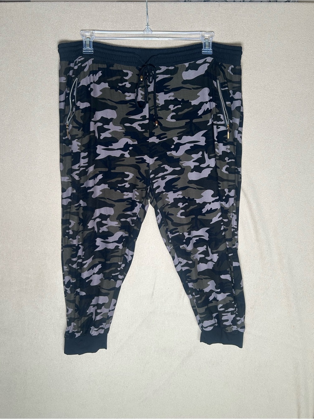 Plus size Camouflage Jogger Pants with zipper pockets and gathered bottoms. 3X.